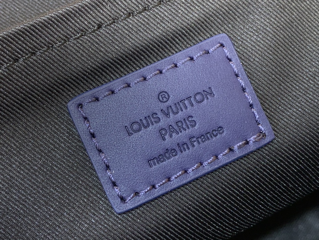 High Quality Luxury Louis Vuitton S-Cape Messenger M11692 product detail