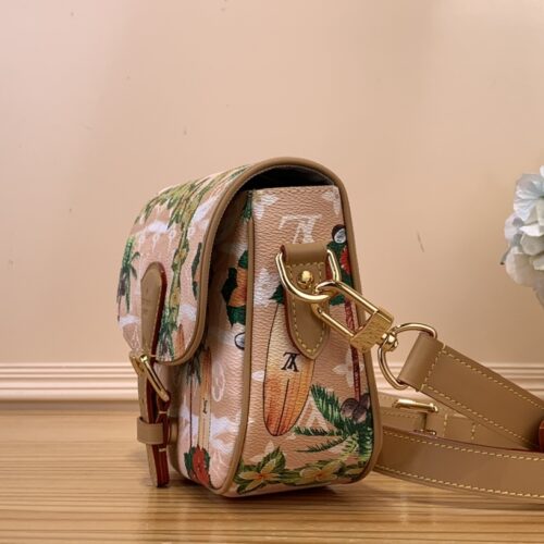 High Quality Luxury Louis Vuitton Montsouris Messenger PM M24986 alternate view