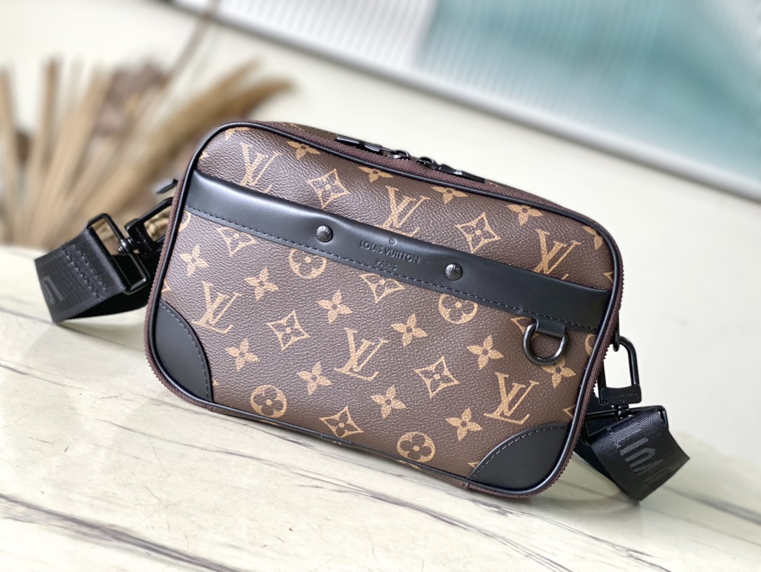 High Quality Luxury Louis Vuitton Alpha Messenger M46955