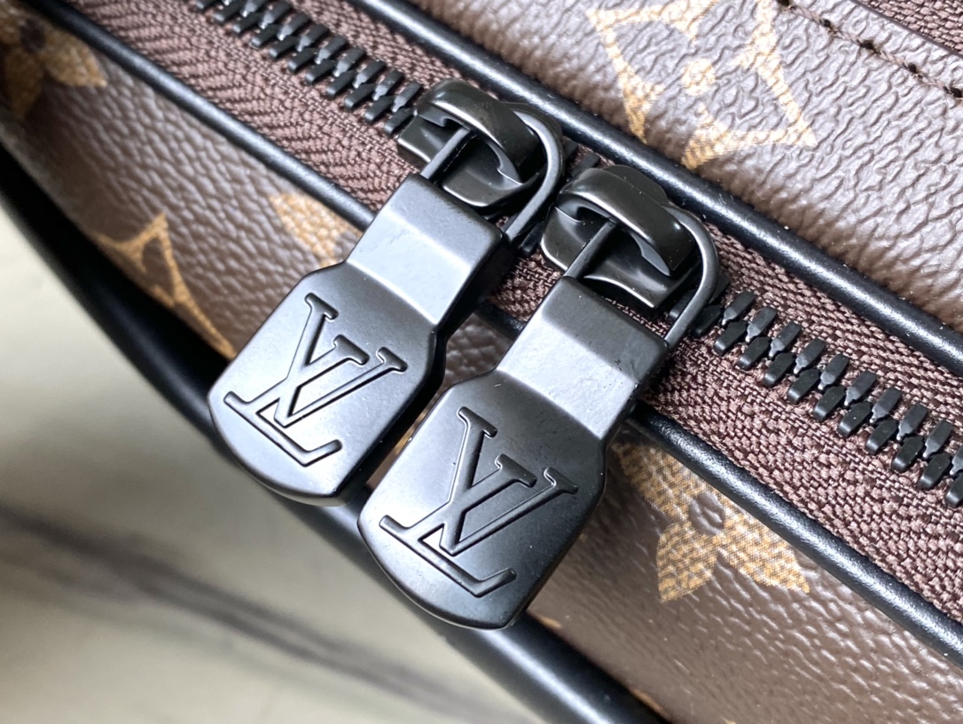 High Quality Luxury Louis Vuitton Alpha Messenger M46955 product detail