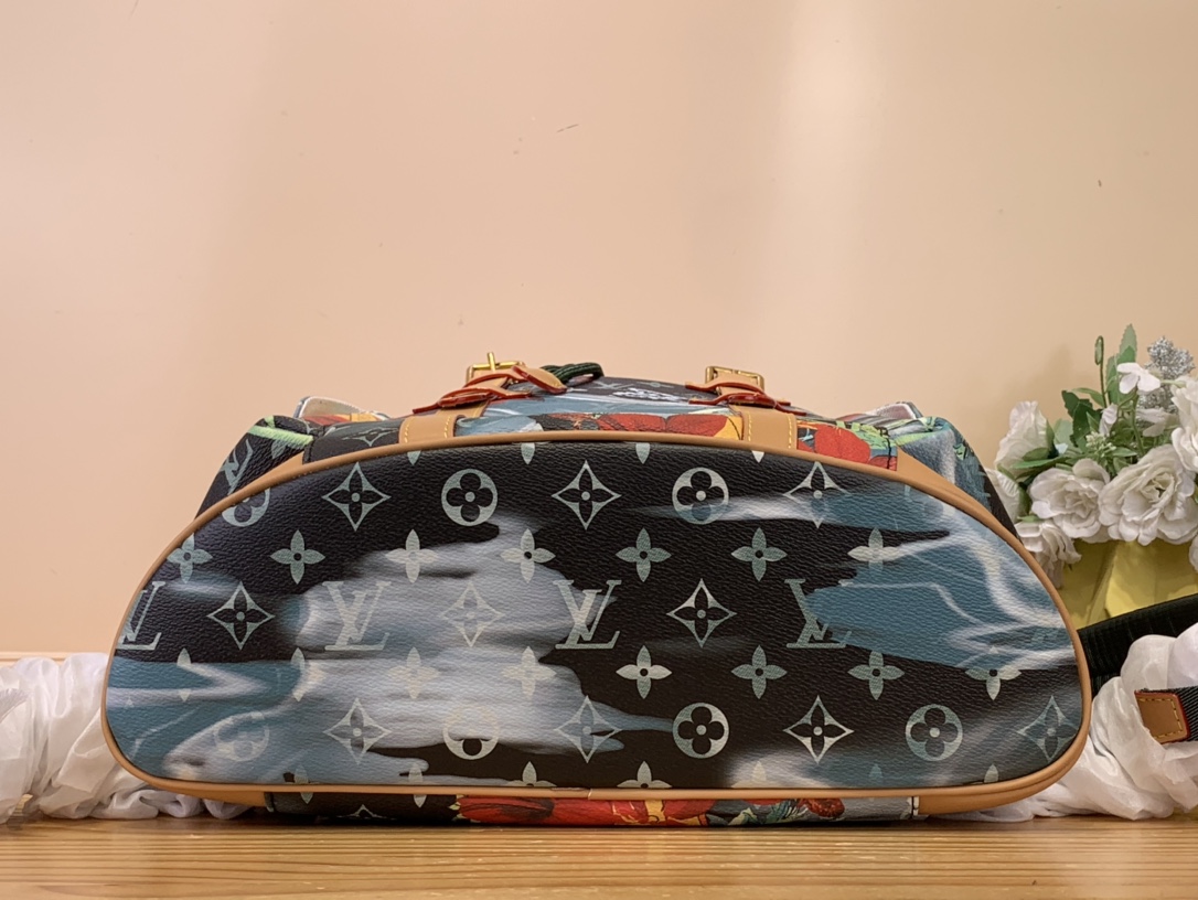High Quality Luxury Louis Vuitton Christopher MM M24996 product detail