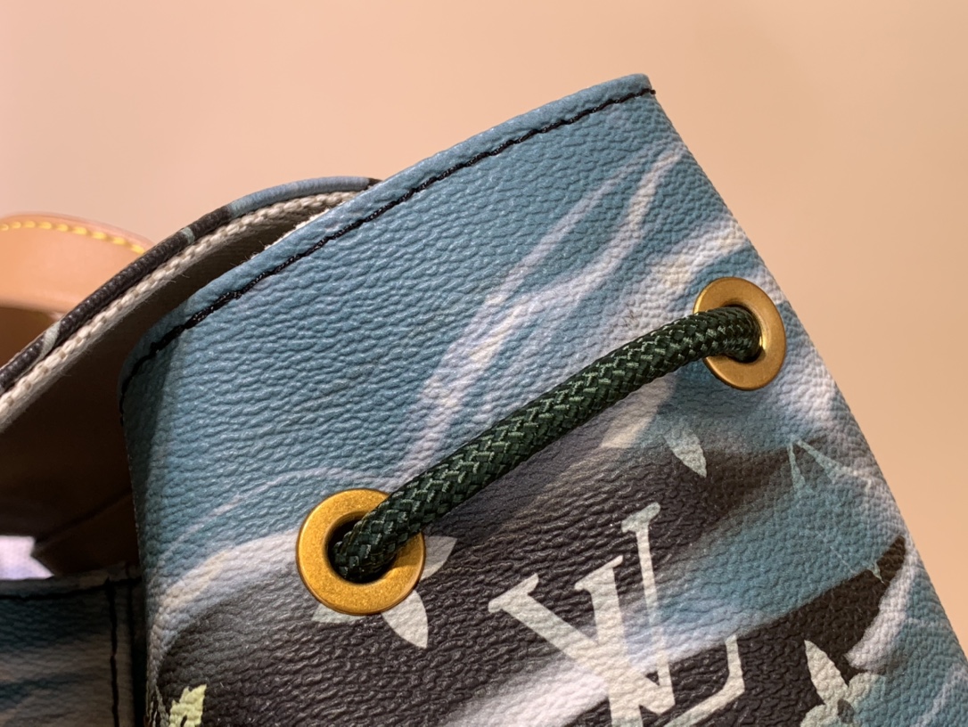 High Quality Luxury Louis Vuitton Christopher MM M24996 product detail