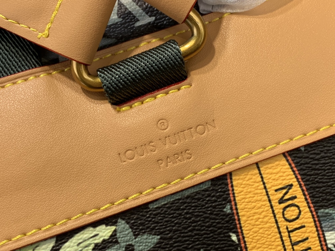 High Quality Luxury Louis Vuitton Christopher MM M24996 product detail