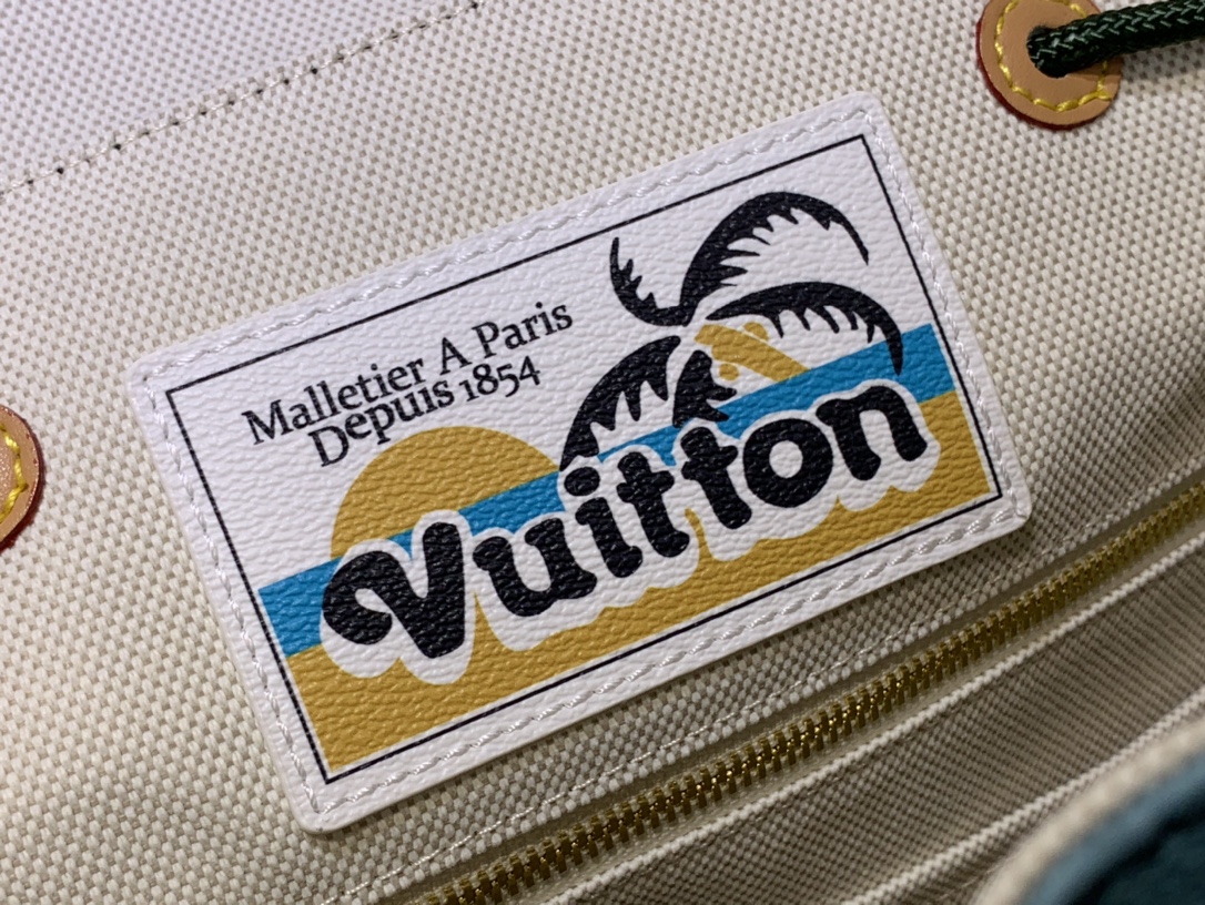 High Quality Luxury Louis Vuitton Christopher MM M24996 product detail