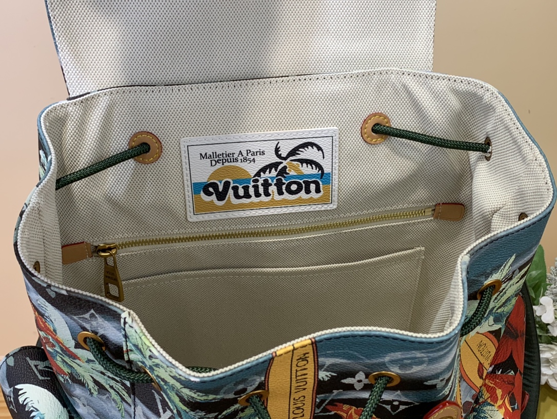 High Quality Luxury Louis Vuitton Christopher MM M24996 product detail