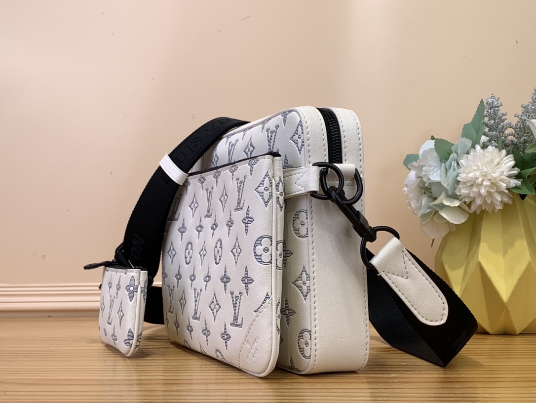 High Quality Luxury Louis Vuitton Trio Messenger M24754 product detail