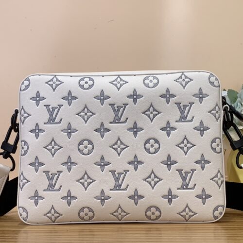 High Quality Luxury Louis Vuitton Trio Messenger M24754 product detail