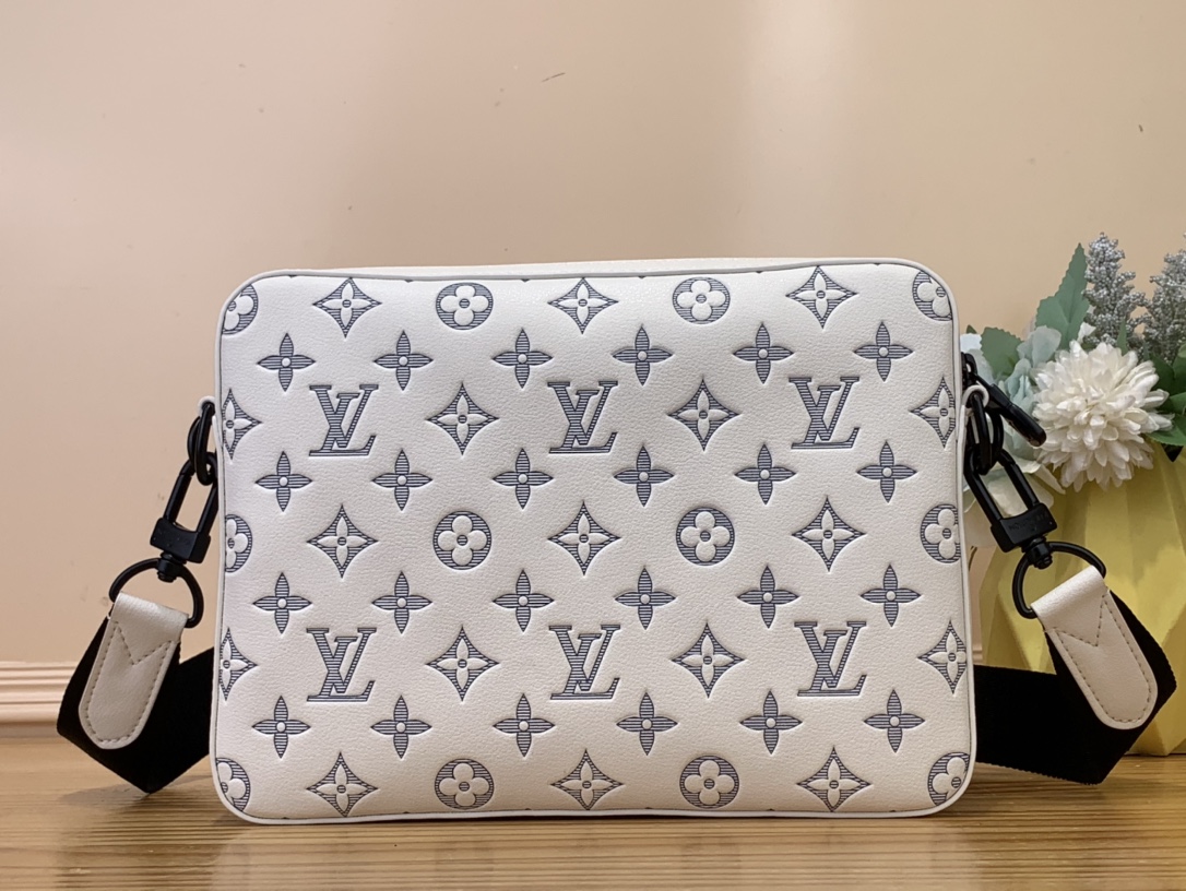 High Quality Luxury Louis Vuitton Trio Messenger M24754 product detail