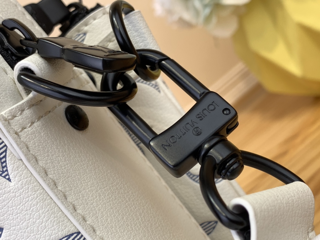 High Quality Luxury Louis Vuitton Trio Messenger M24754 product detail