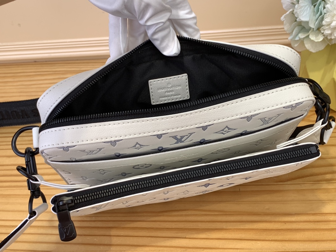 High Quality Luxury Louis Vuitton Trio Messenger M24754 product detail