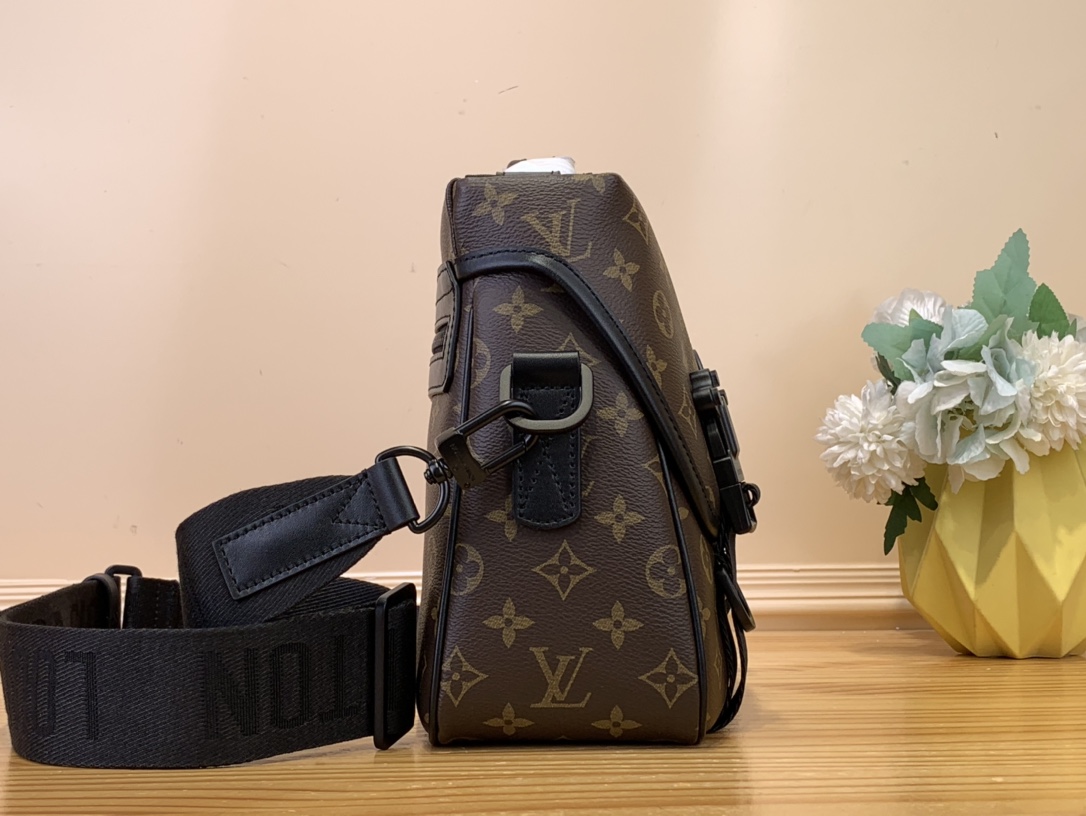 High Quality Luxury Louis Vuitton Trail Messenger M46972 product detail