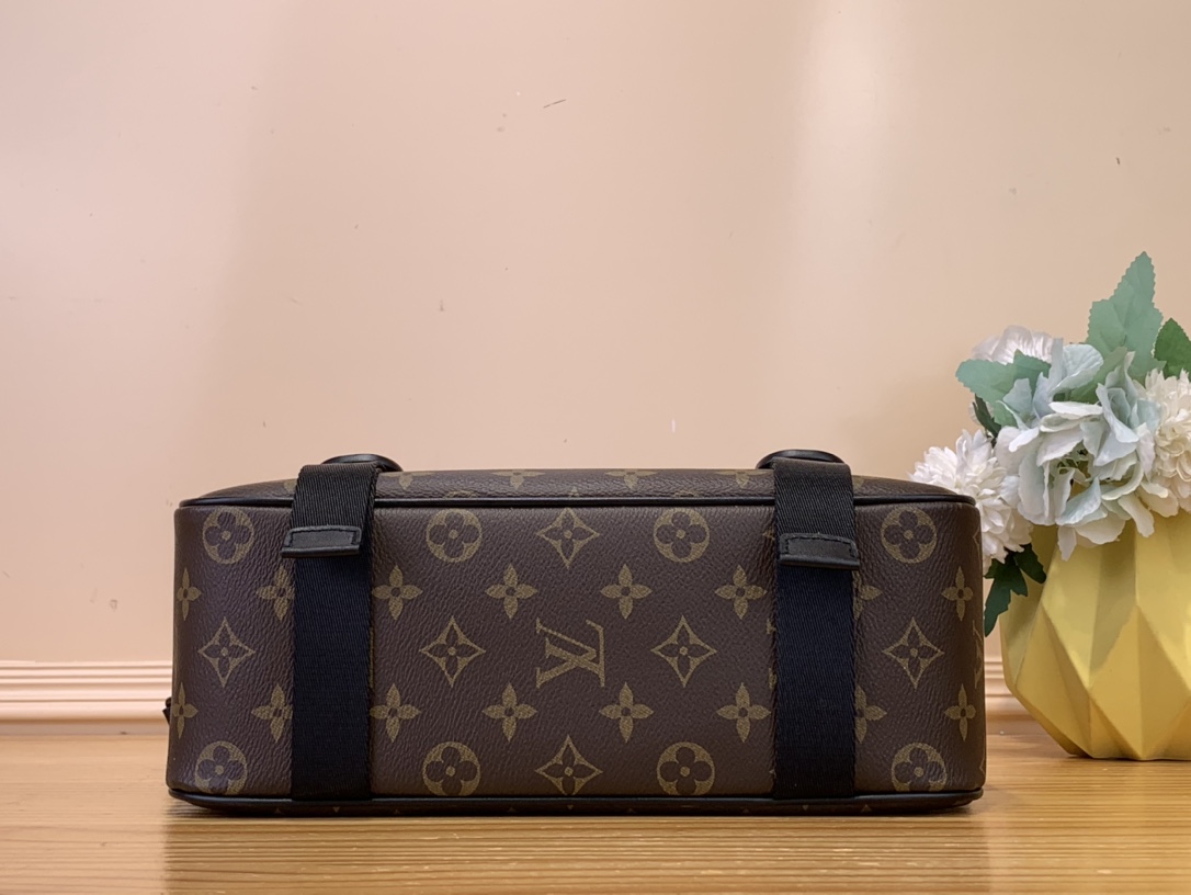 High Quality Luxury Louis Vuitton Trail Messenger M46972 product detail
