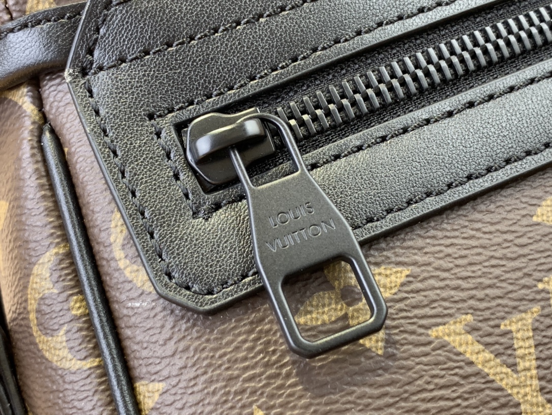 High Quality Luxury Louis Vuitton Trail Messenger M46972 product detail