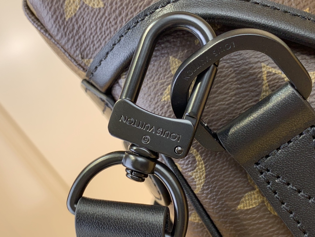 High Quality Luxury Louis Vuitton Trail Messenger M46972 product detail