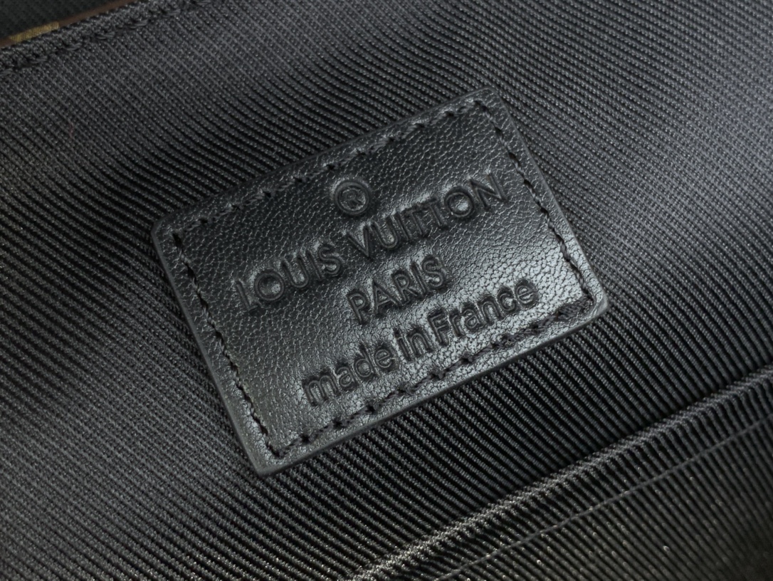 High Quality Luxury Louis Vuitton Trail Messenger M46972 product detail