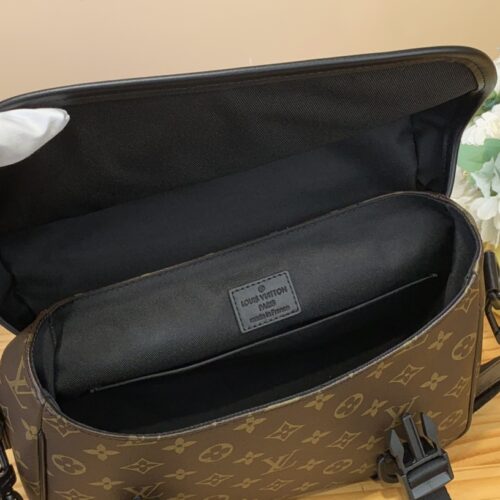High Quality Luxury Louis Vuitton Trail Messenger M46972 product detail