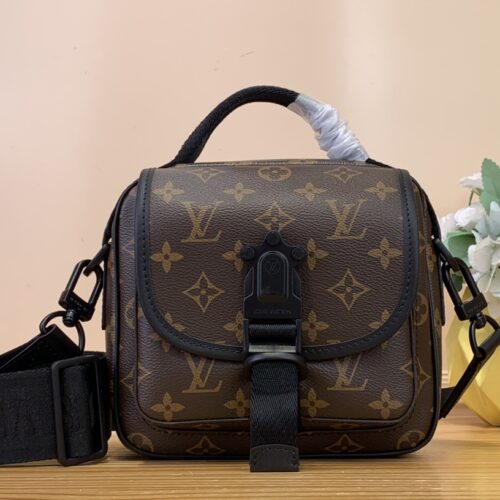 High Quality Luxury Louis Vuitton Quest Messenger M46973