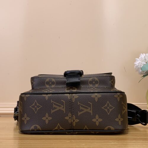 High Quality Luxury Louis Vuitton Quest Messenger M46973 product detail