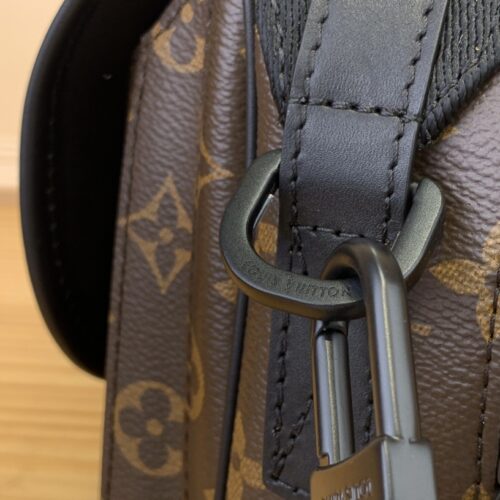 High Quality Luxury Louis Vuitton Quest Messenger M46973 product detail