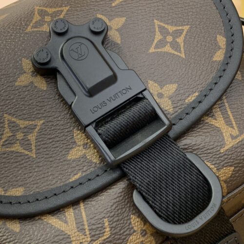 High Quality Luxury Louis Vuitton Quest Messenger M46973 product detail