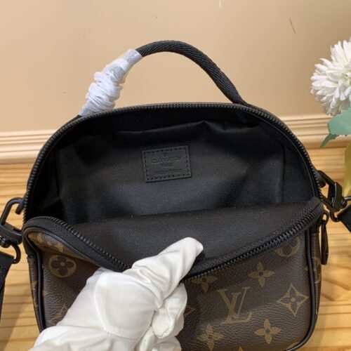 High Quality Luxury Louis Vuitton Quest Messenger M46973 product detail