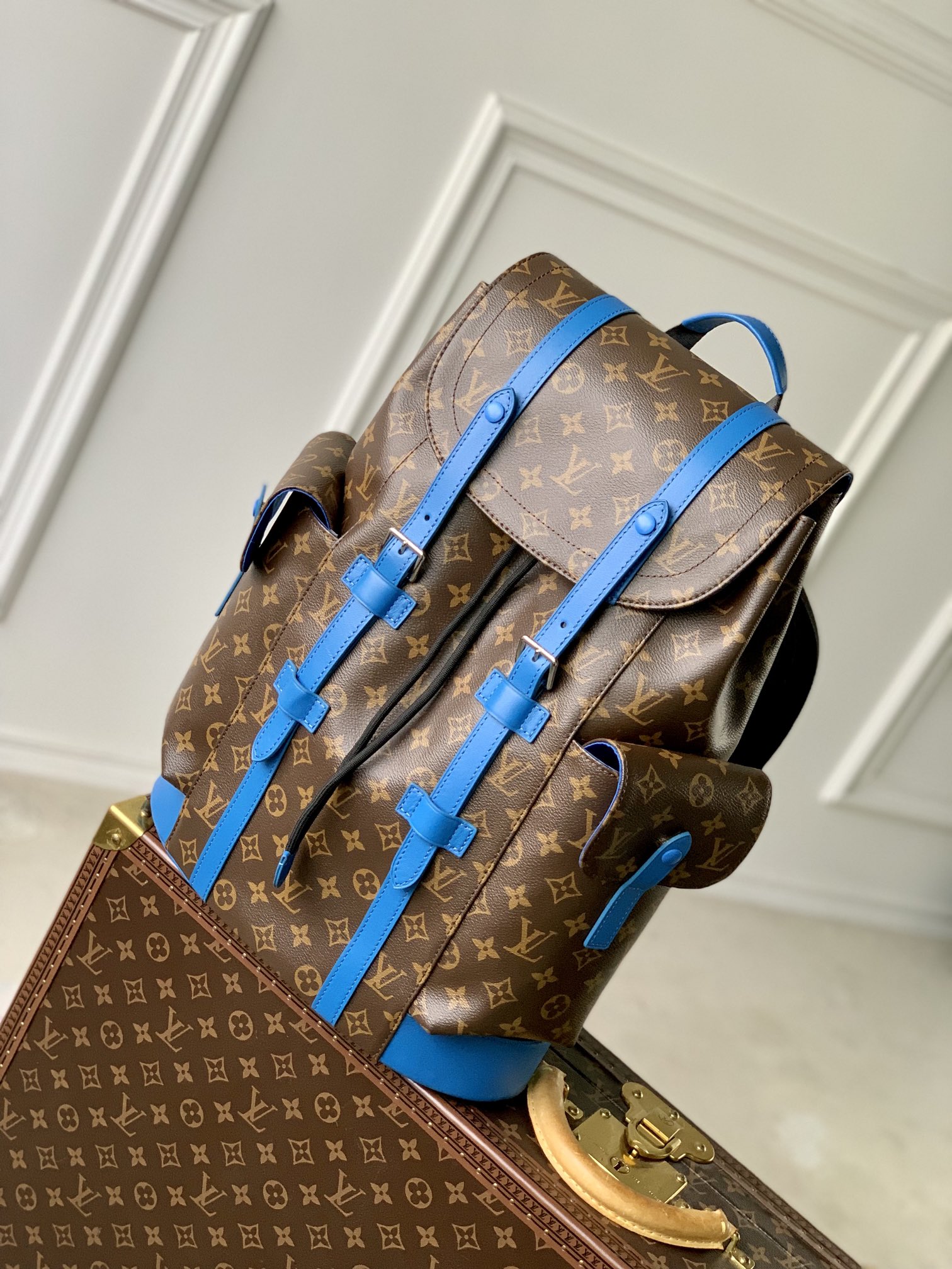 High Quality Luxury Louis Vuitton Christopher MM M46813