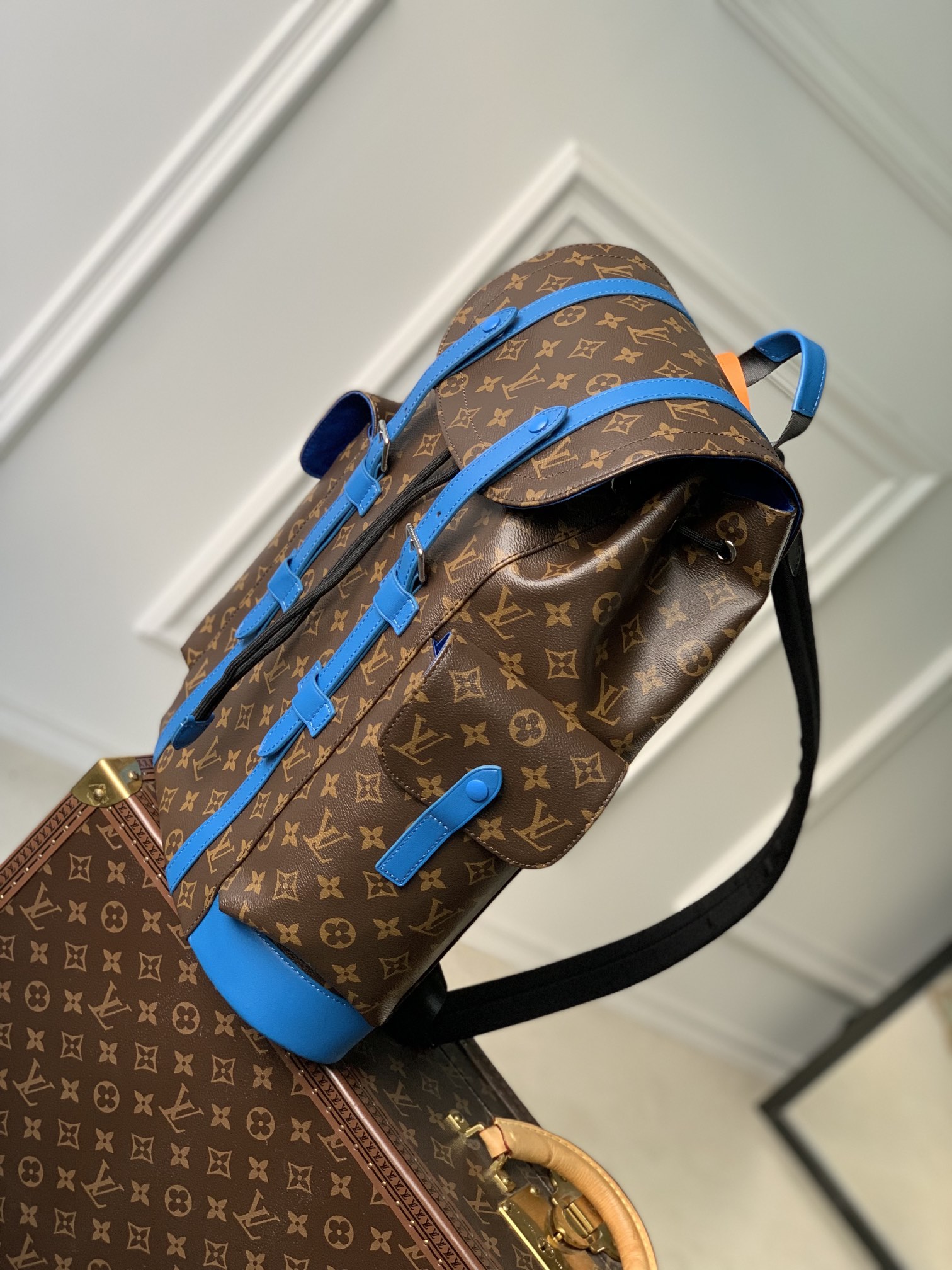 High Quality Luxury Louis Vuitton Christopher MM M46813 product detail