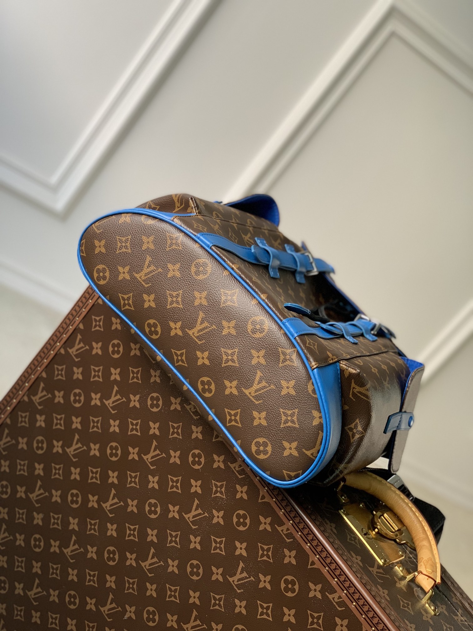 High Quality Luxury Louis Vuitton Christopher MM M46813 product detail