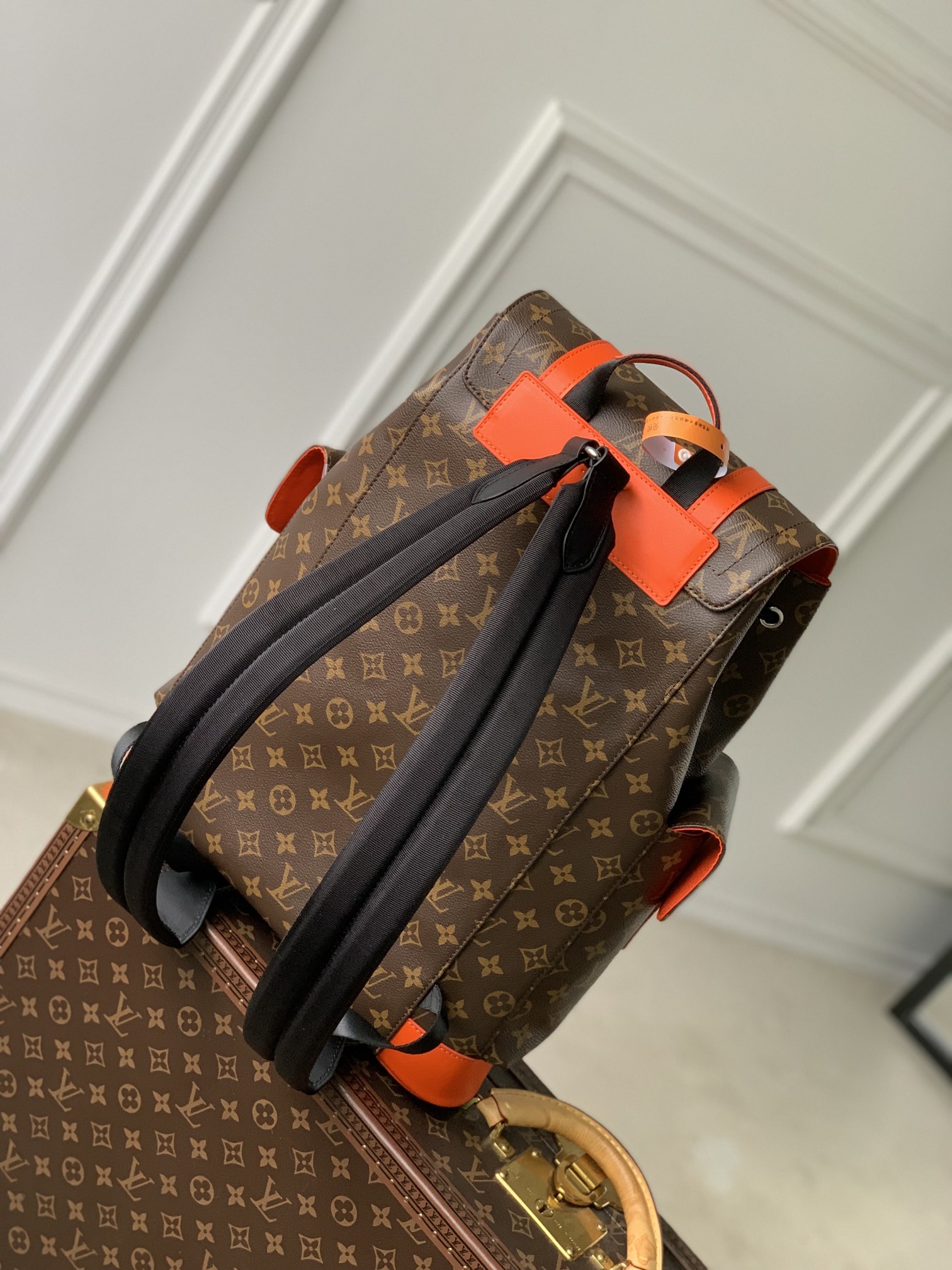 High Quality Luxury Louis Vuitton Christopher MM M46814 product detail