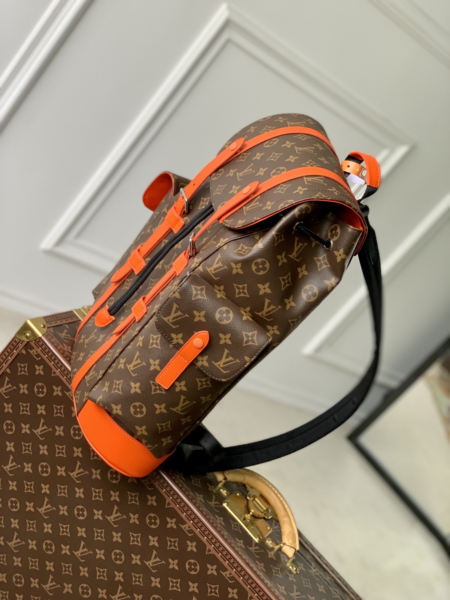 High Quality Luxury Louis Vuitton Christopher MM M46814 product detail