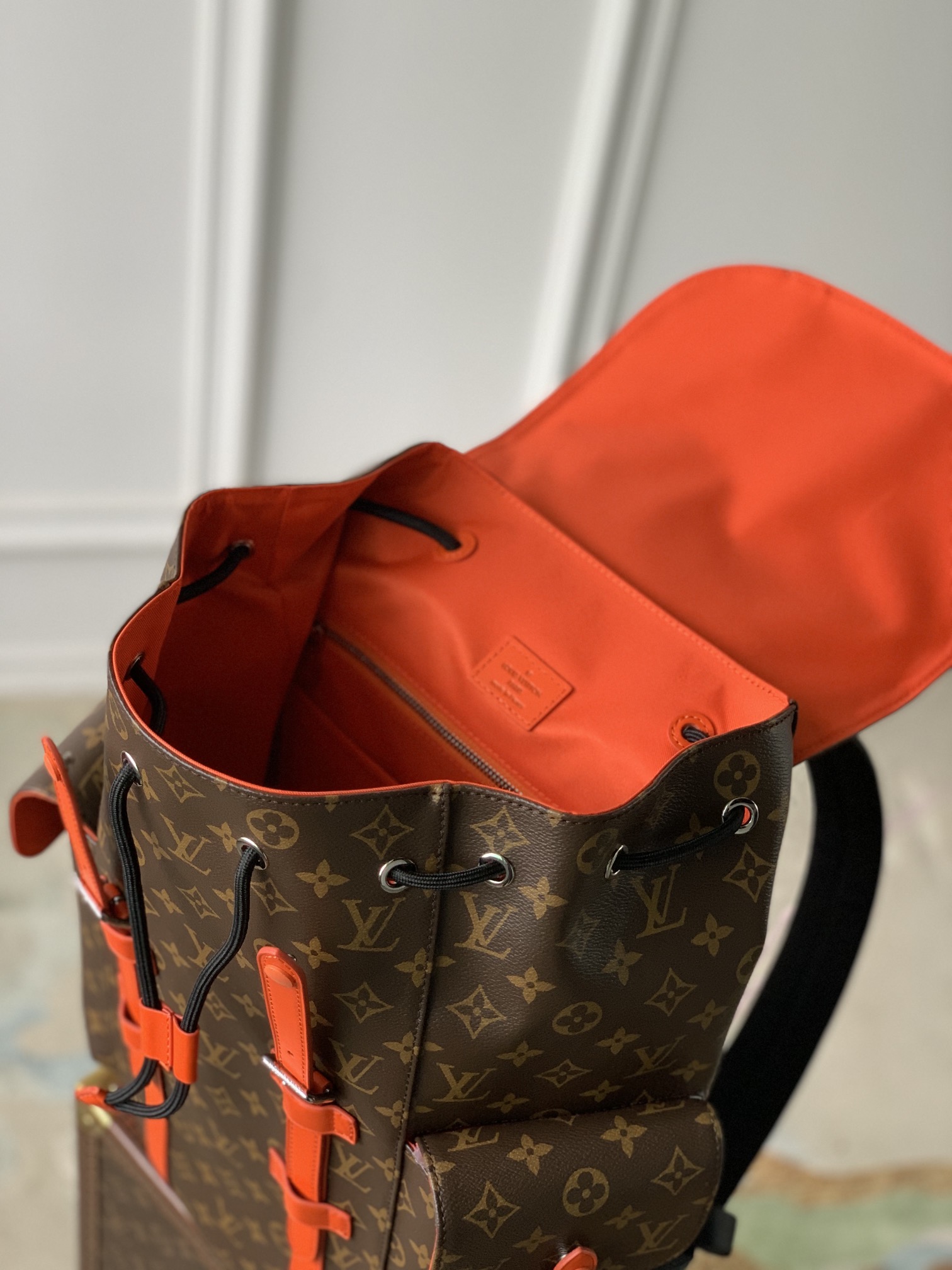 High Quality Luxury Louis Vuitton Christopher MM M46814 product detail