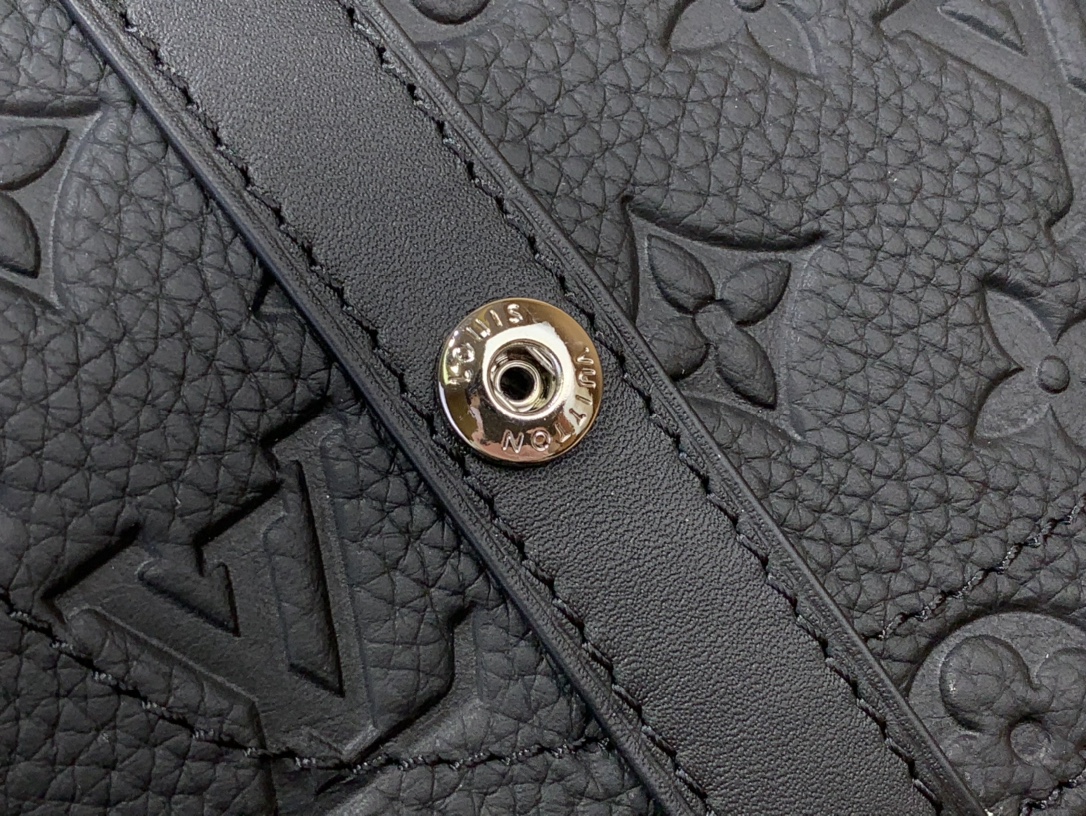High Quality Luxury Louis Vuitton Christopher MM M55699 product detail