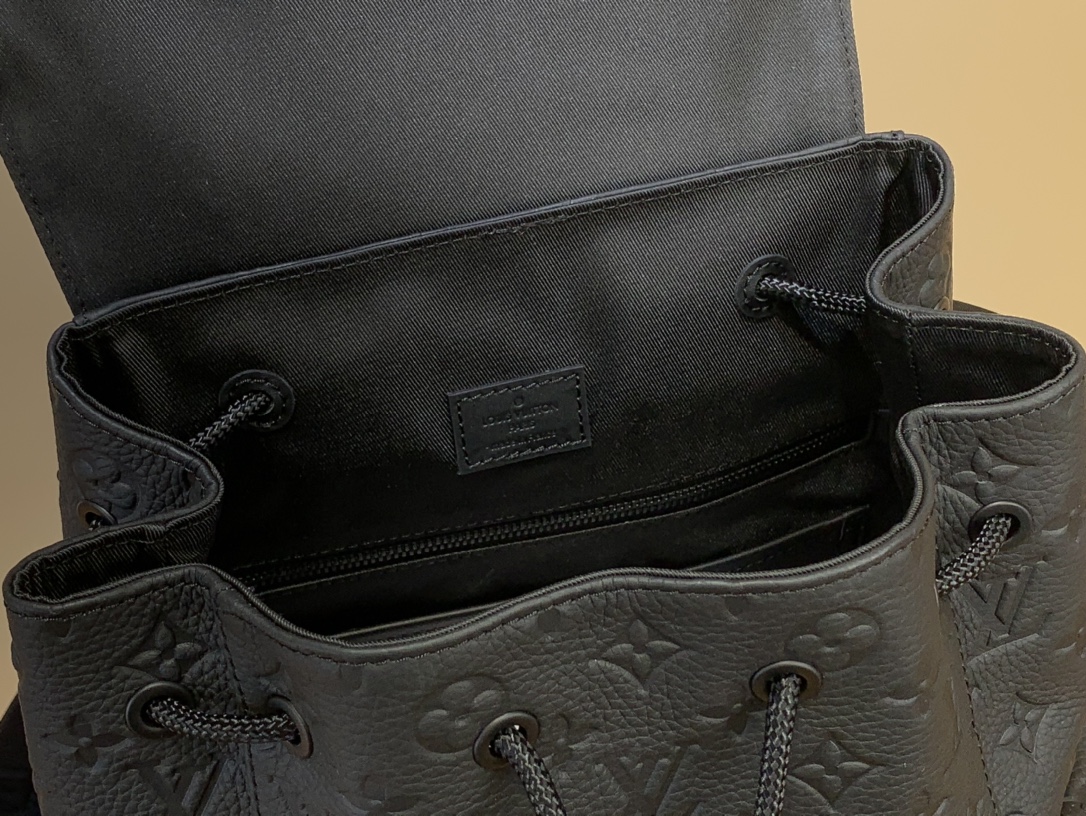 High Quality Luxury Louis Vuitton Christopher MM M55699 product detail