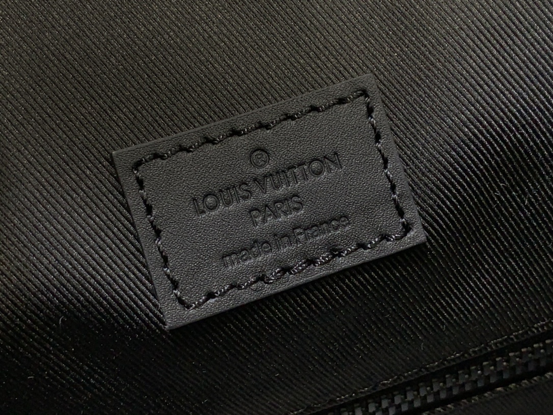 High Quality Luxury Louis Vuitton Christopher MM M55699 product detail