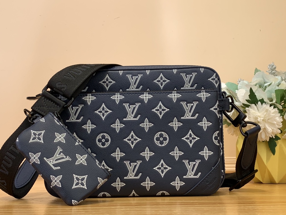 High Quality Luxury Louis Vuitton Trio Messenger M24753
