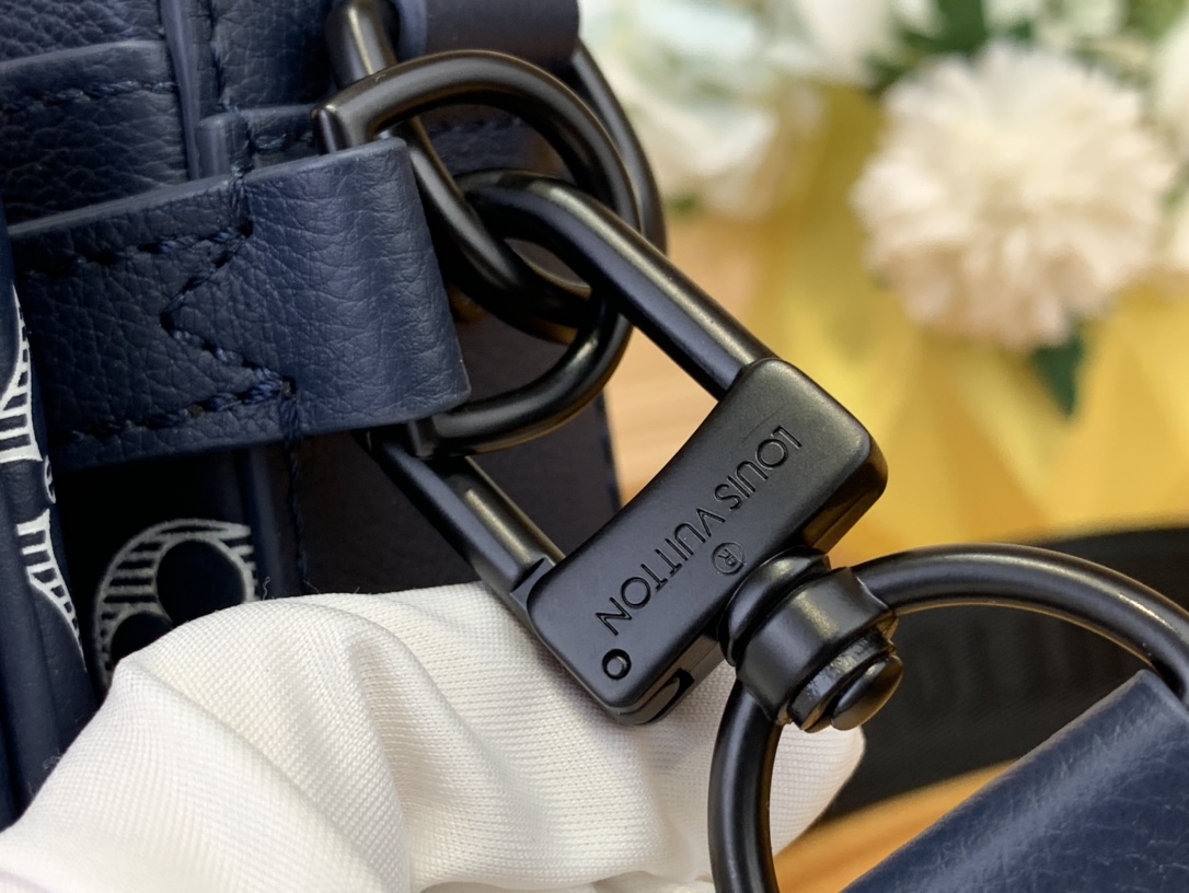 High Quality Luxury Louis Vuitton Trio Messenger M24753 product detail