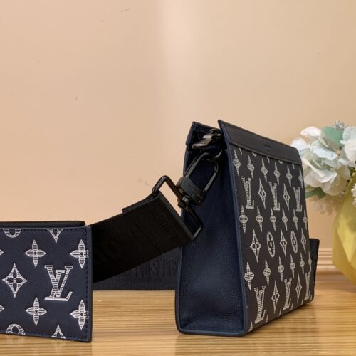 High Quality Luxury Louis Vuitton Gaston Wearable Wallet M83384 alternate view