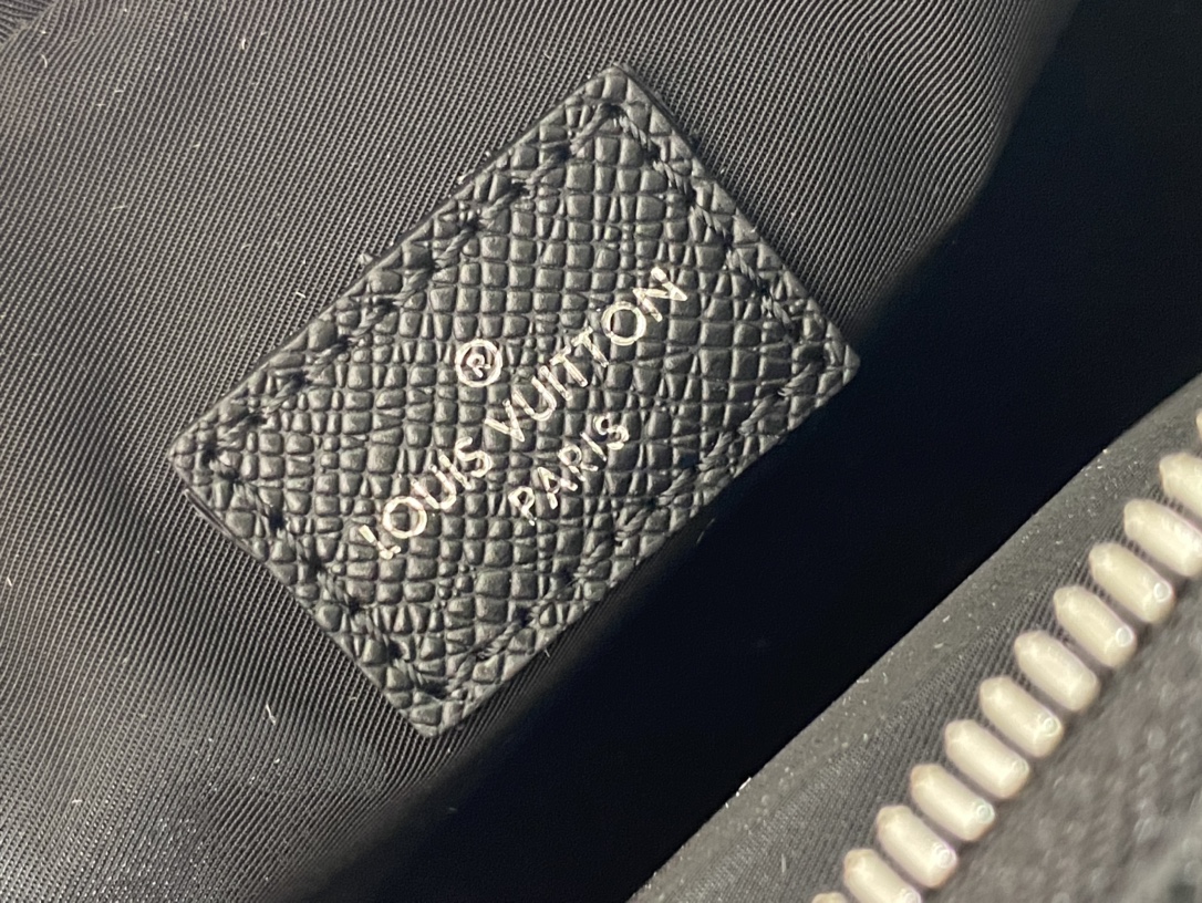 High Quality Luxury Louis Vuitton Outdoor Bumbag M30245 product detail