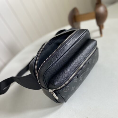 High Quality Luxury Louis Vuitton Outdoor Bumbag M30245 product detail