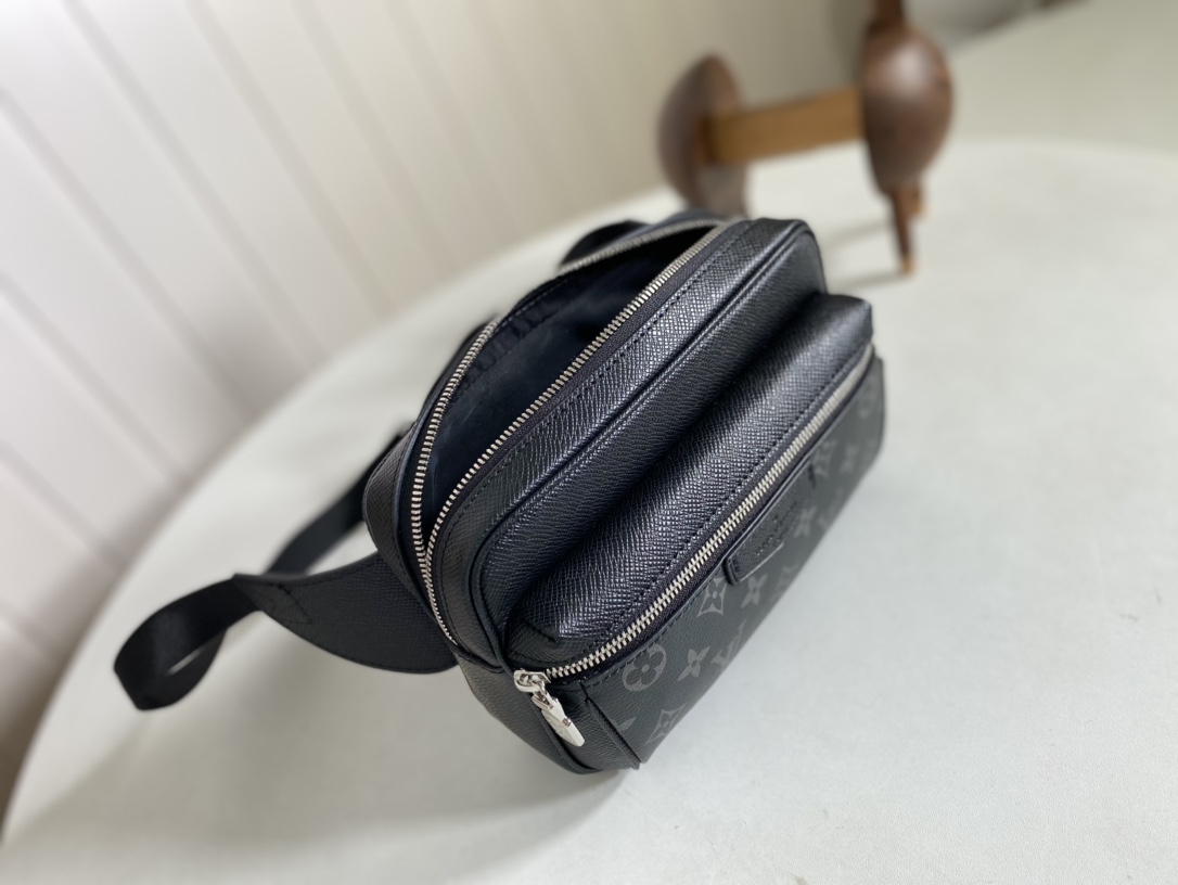 High Quality Luxury Louis Vuitton Outdoor Bumbag M30245 product detail