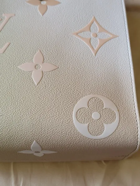 Louis Vuitton OnTheGo MM tote bag from the “Spring in the City” collection product view 3