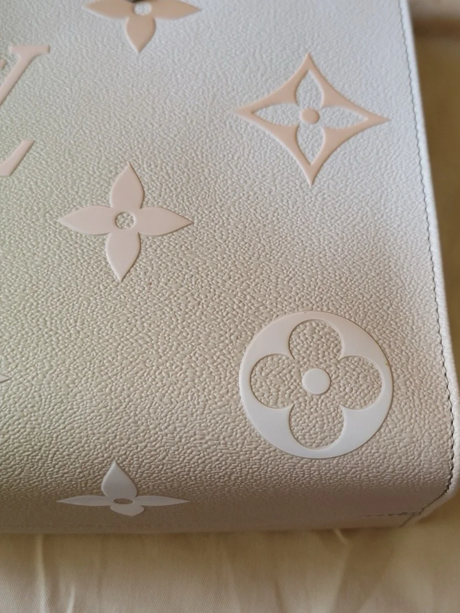 Louis Vuitton OnTheGo MM tote bag from the “Spring in the City” collection product view 3