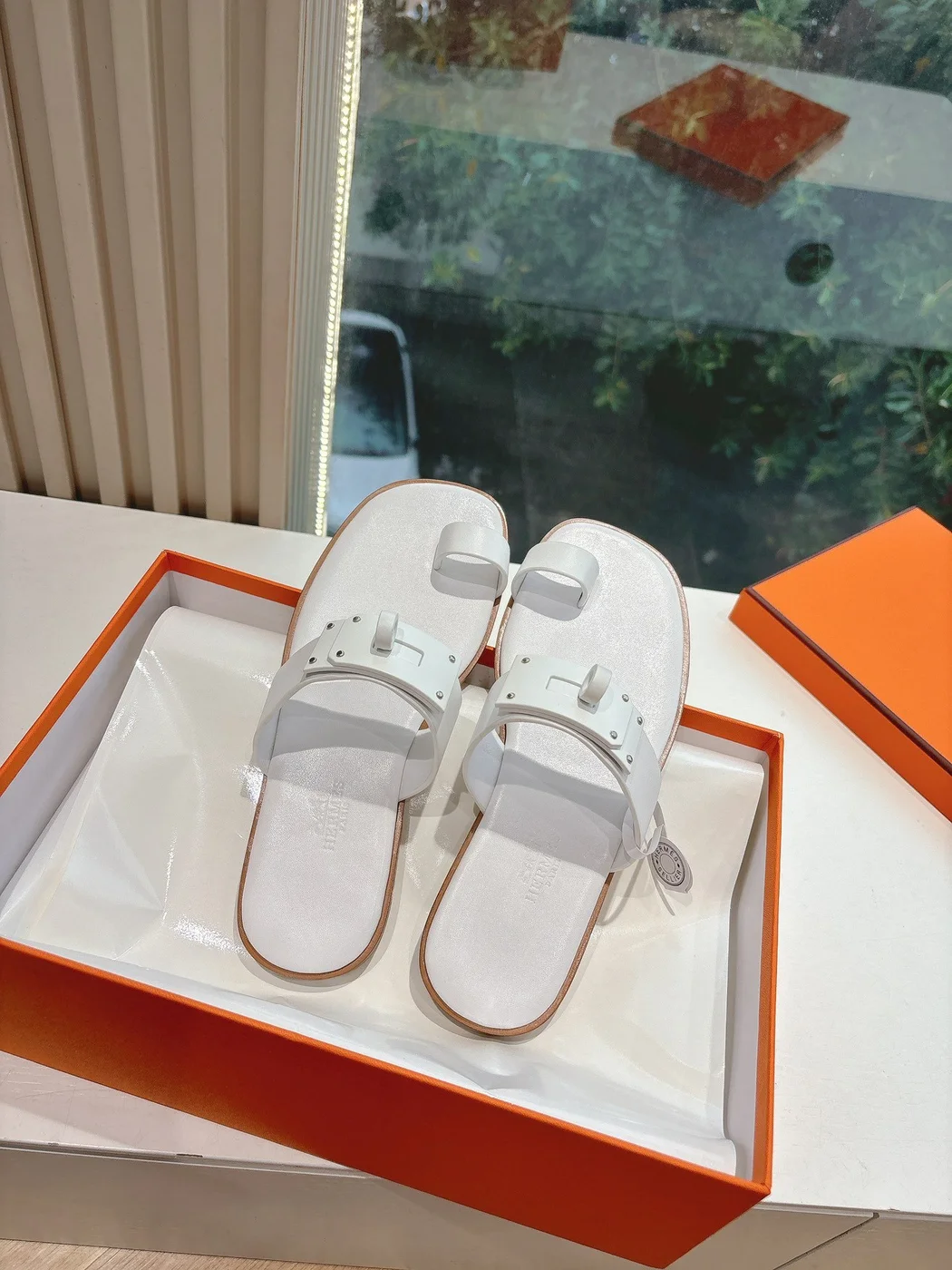 Hermès Women White Leather Flat Sandals product view 5