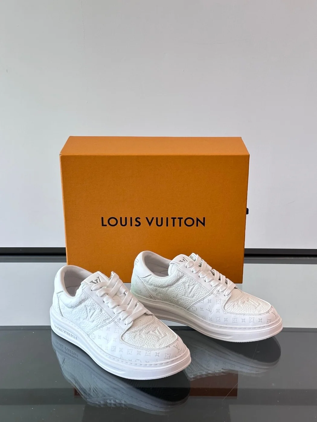 Louis Vuitton Men White Leather Sneakers product view 5
