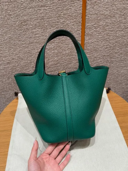 Hermès Togo leather green with gold hardware 18 cm Bag product view 2