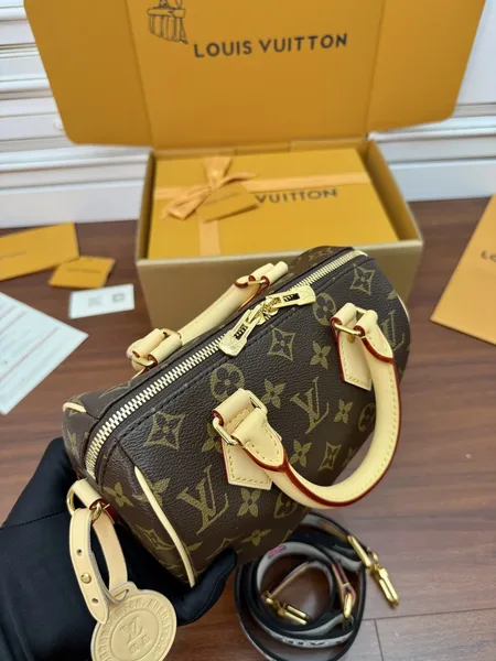 Louis Vuitton Speedy Bandoulière 20 in Monogram Bag product view 7