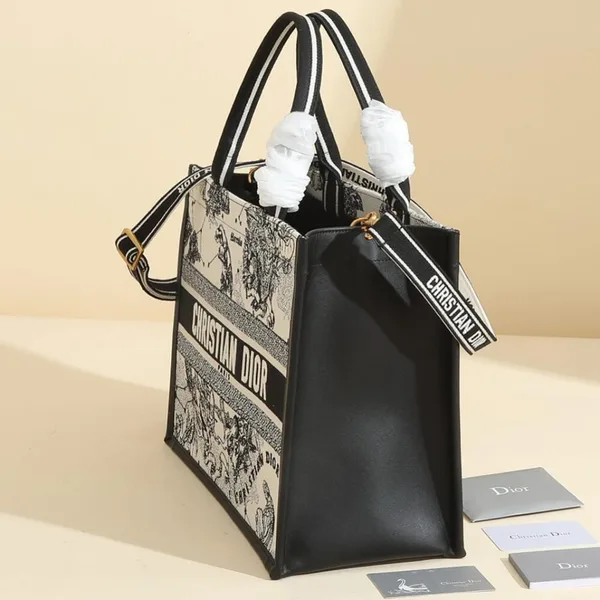 Dior Medium Dior Book Tote product view 2