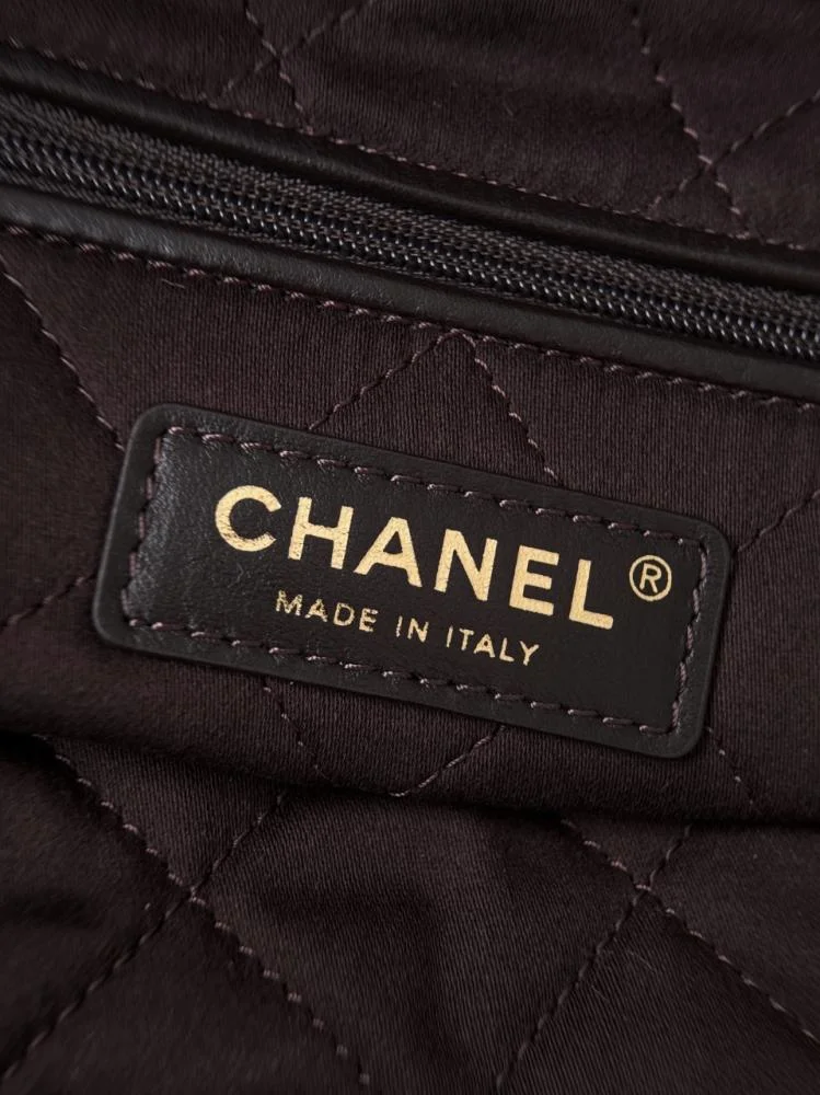 Chanel 22 handbag in Burgundy product view 4