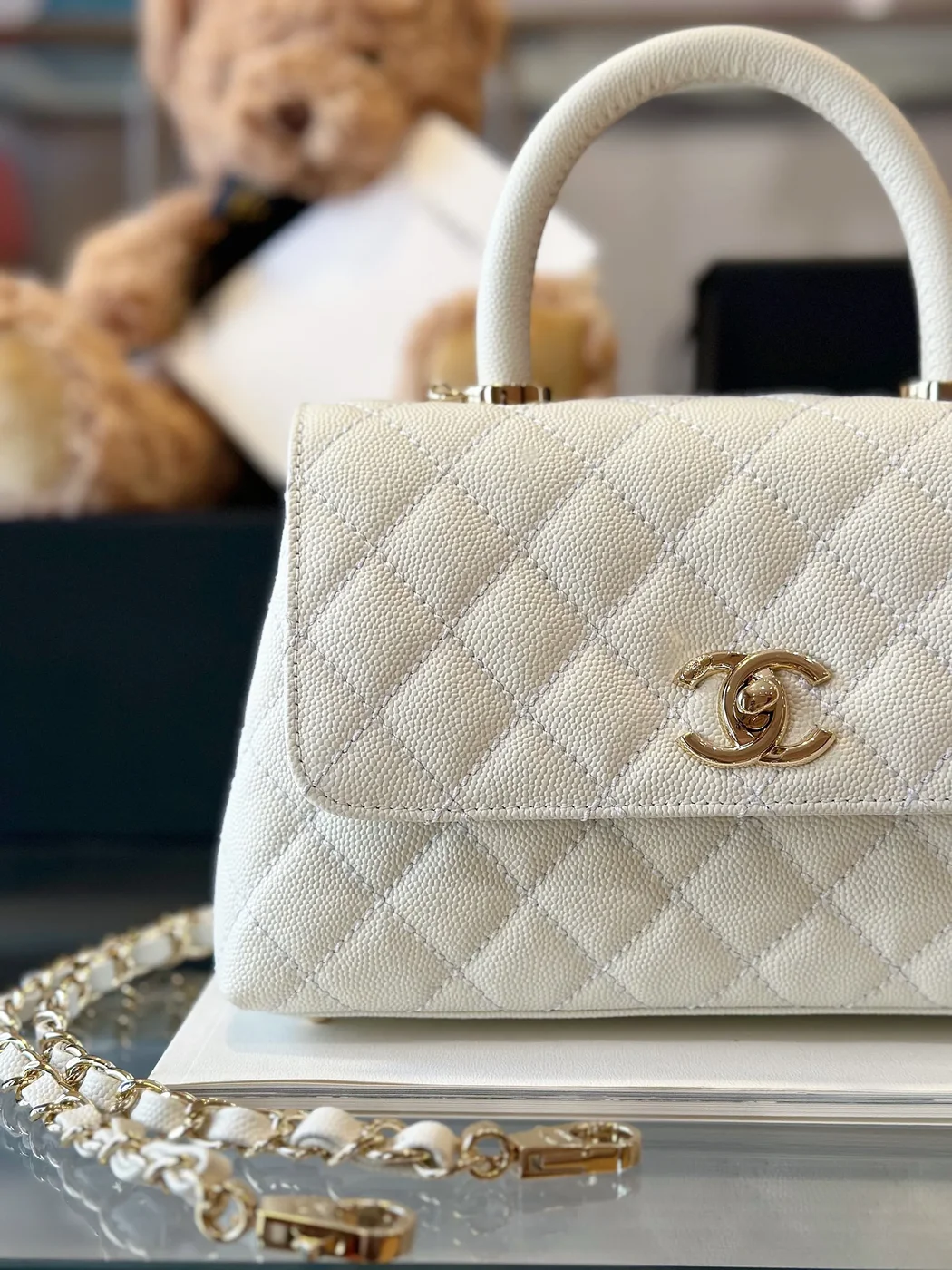 Chanel Small 24 cm Coco Handle in White Caviar Bag product view 2