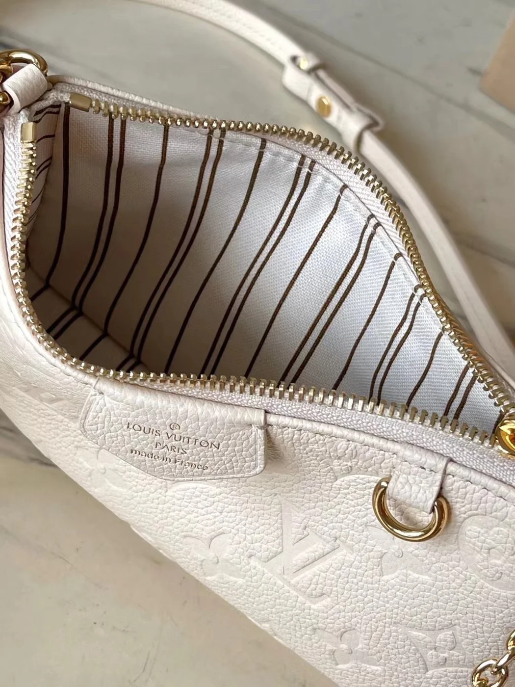 Louis Vuitton Easy Pouch On Strap Handbags White Milk 19× .5x3cm product view 7